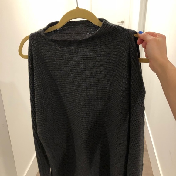 Cold shoulder knit sweater - Picture 1 of 4